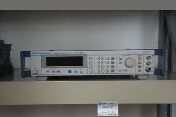 罗德与施瓦茨SML01信号发生器