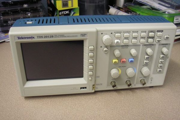 TDS2012B数字存储示波器