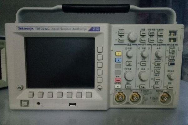 TDS3032C 300MHz 数字荧光示波器